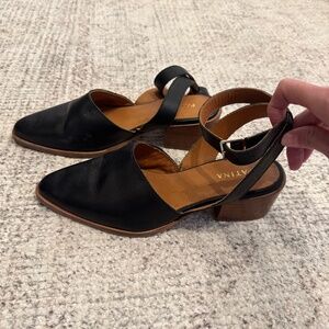 Patina Black Leather Pointed-Toe Ankle Strap Block Heel Shoes – Size 10